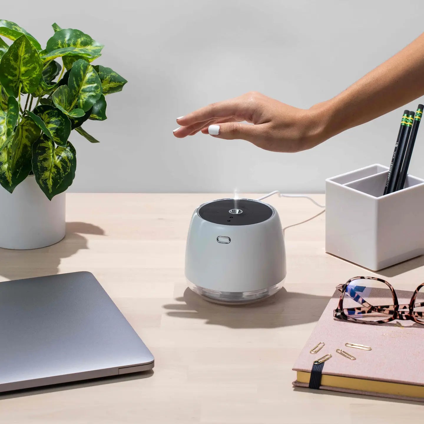 SnappyScreen Touchless Mist Sanitizer