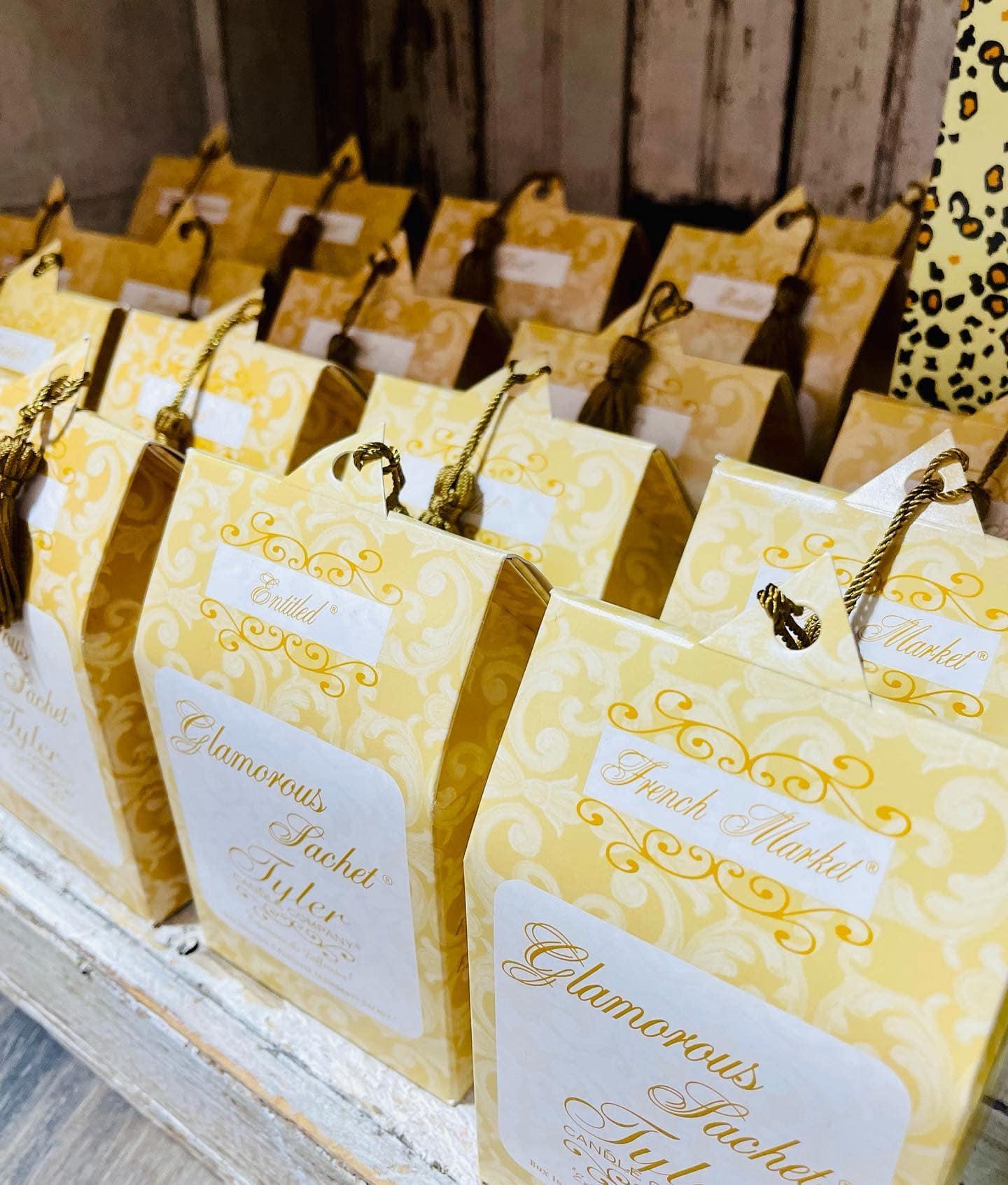 Tyler Glamorous Sachet