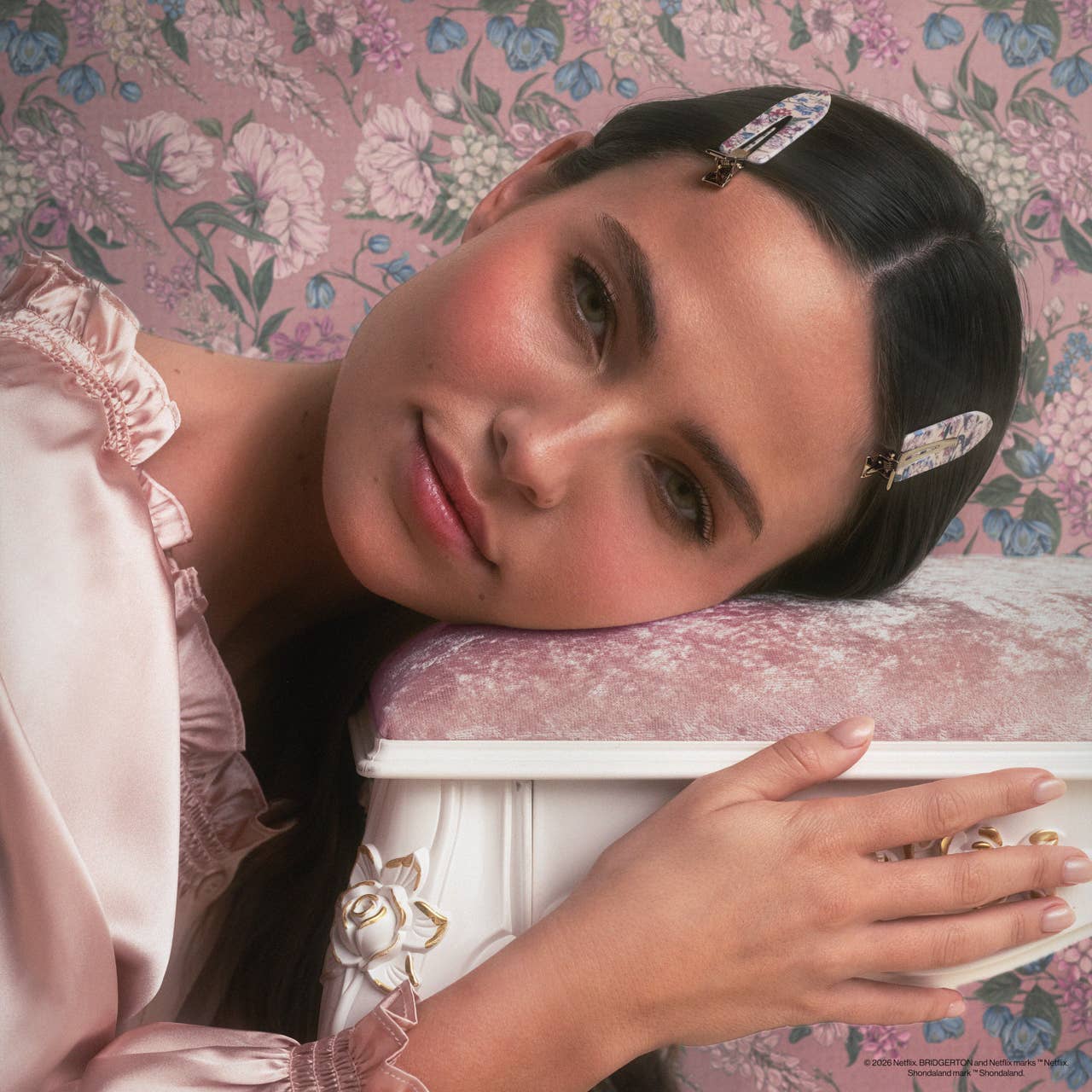 Bridgerton Creaseless Clips in Toile in Bloom
