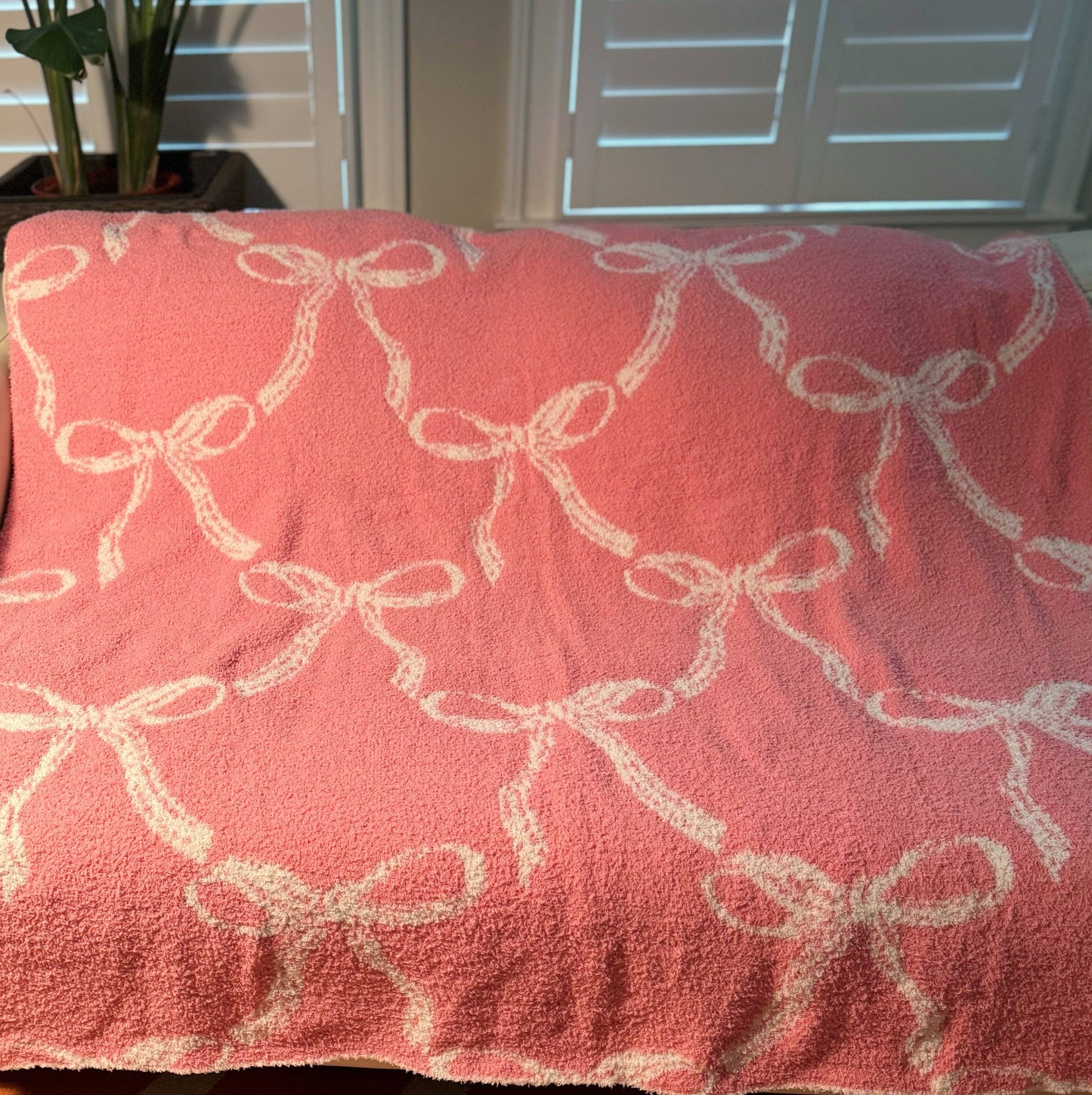 Scalloped Bow Cozy Blanket