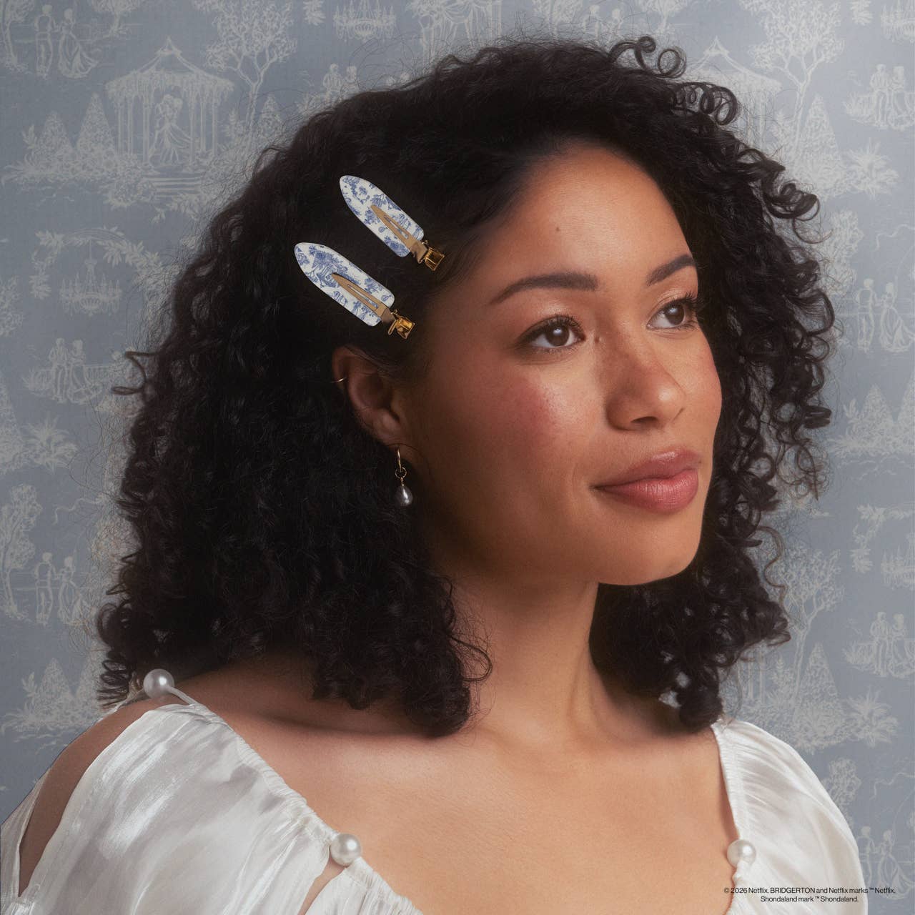 Bridgerton Creaseless Clips in Toile in Bloom