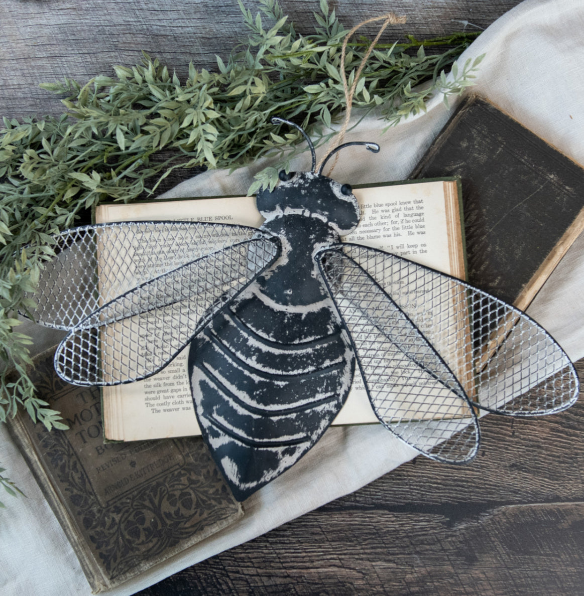 18" Aged Black Honey Bee